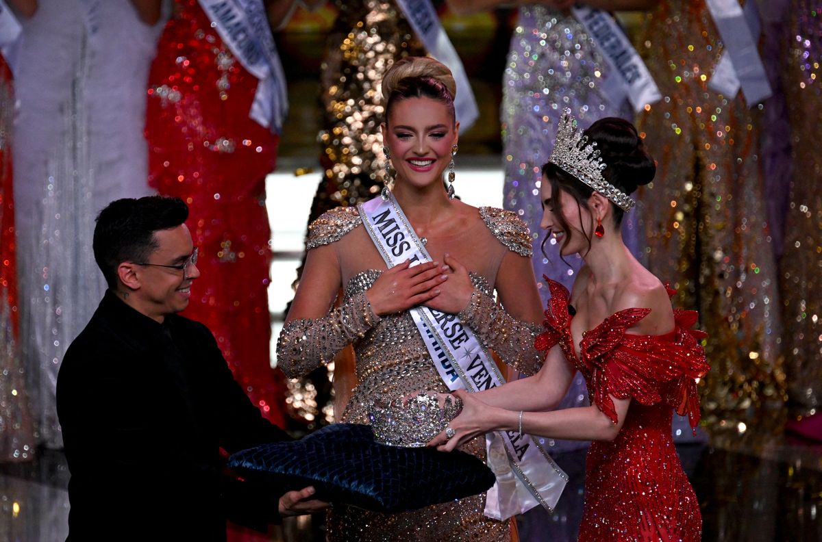 Clara Vegas is crowned as Miss Universe Venezuela by last year winner Stephany Abasali during the Miss Venezuela beauty contest in Caracas.