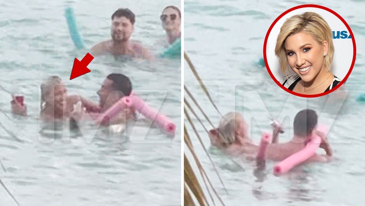 081125_savannah_chrisley_KAL