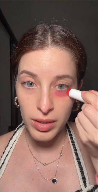 red lipstick concealer trick