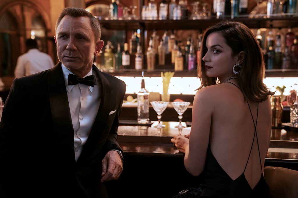 Daniel Craig and Ana de Armas at a bar in a scene from No Time to Die