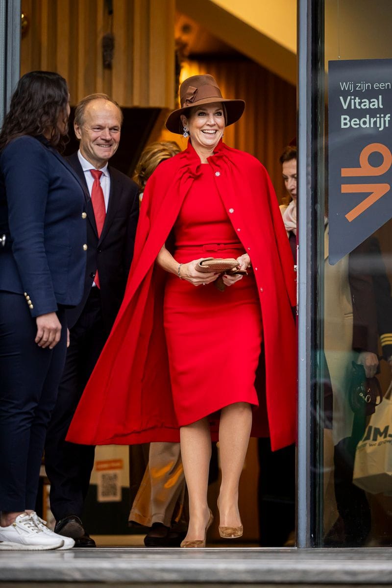 Paired with a sleeveless red Natan dress and cape, the accessory evoked an adventurous, almost cinematic aesthetic.