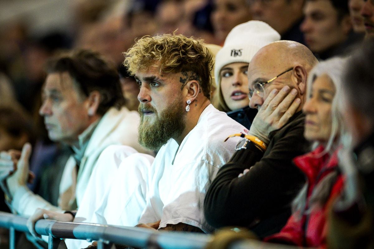 US YouTuber and boxer Jake Paul, partner of Dutch speed skater Netherlands' Jutta Leerdam, attend the first day of the speed skating long track Olympic qualifying tournament in Thialf, on December 26, 2025. (Photo by Robin van Lonkhuijsen / ANP / AFP via Getty Images) / Netherlands OUT