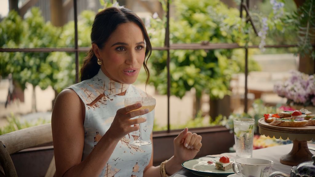 Love the snippets of glam as well as the casual linen 