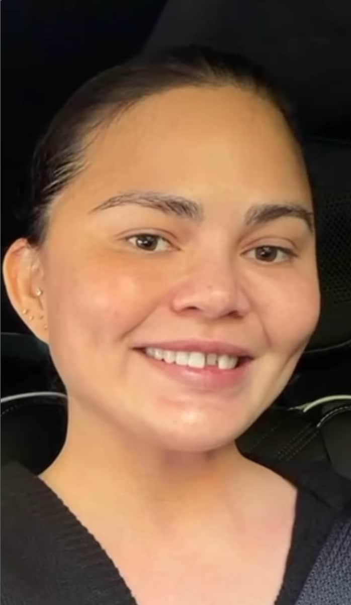 Chrissy smiled through the stub 