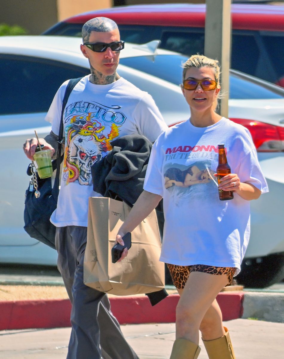  Travis Barker and Kourtney Kardashian in Palm Desert, California. 