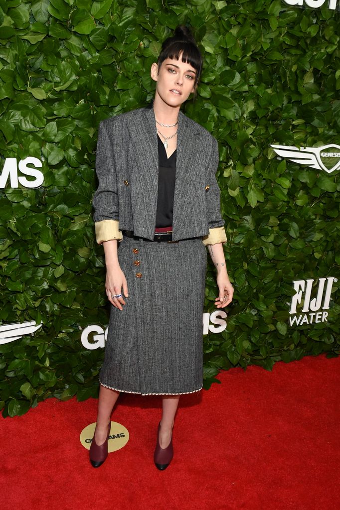kristen stewart gray suit red carpet