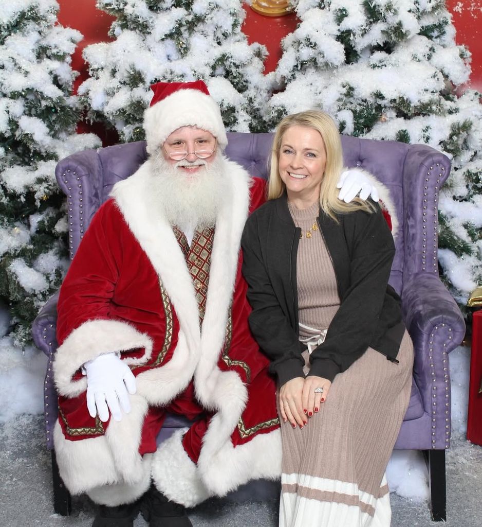 Melissa Joan Hart poses with Santa
