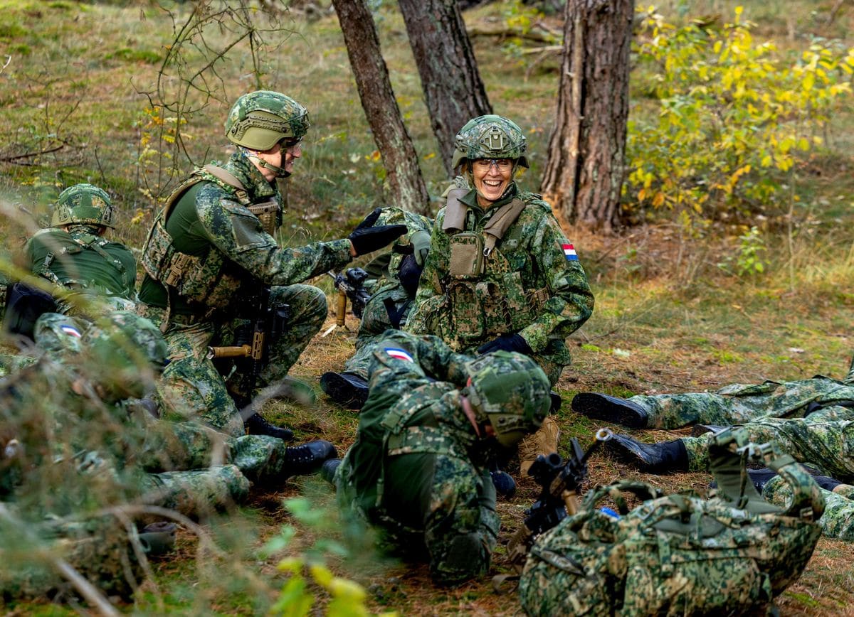 Máxima donned the military uniform and actively participated in exercises alongside the personnel.