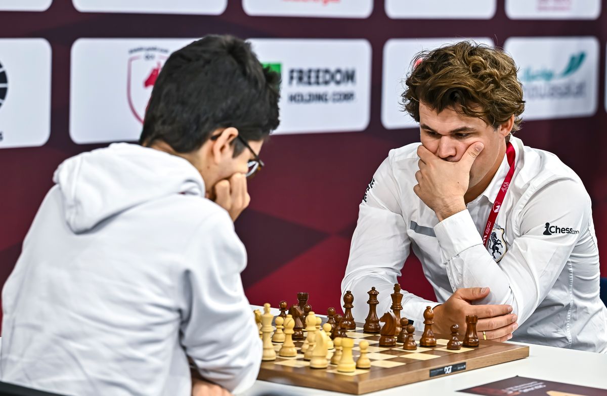 Carlsen Magnus competes against Materia Marco of France 