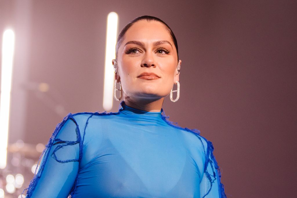 jessie j on stage in blue dress 