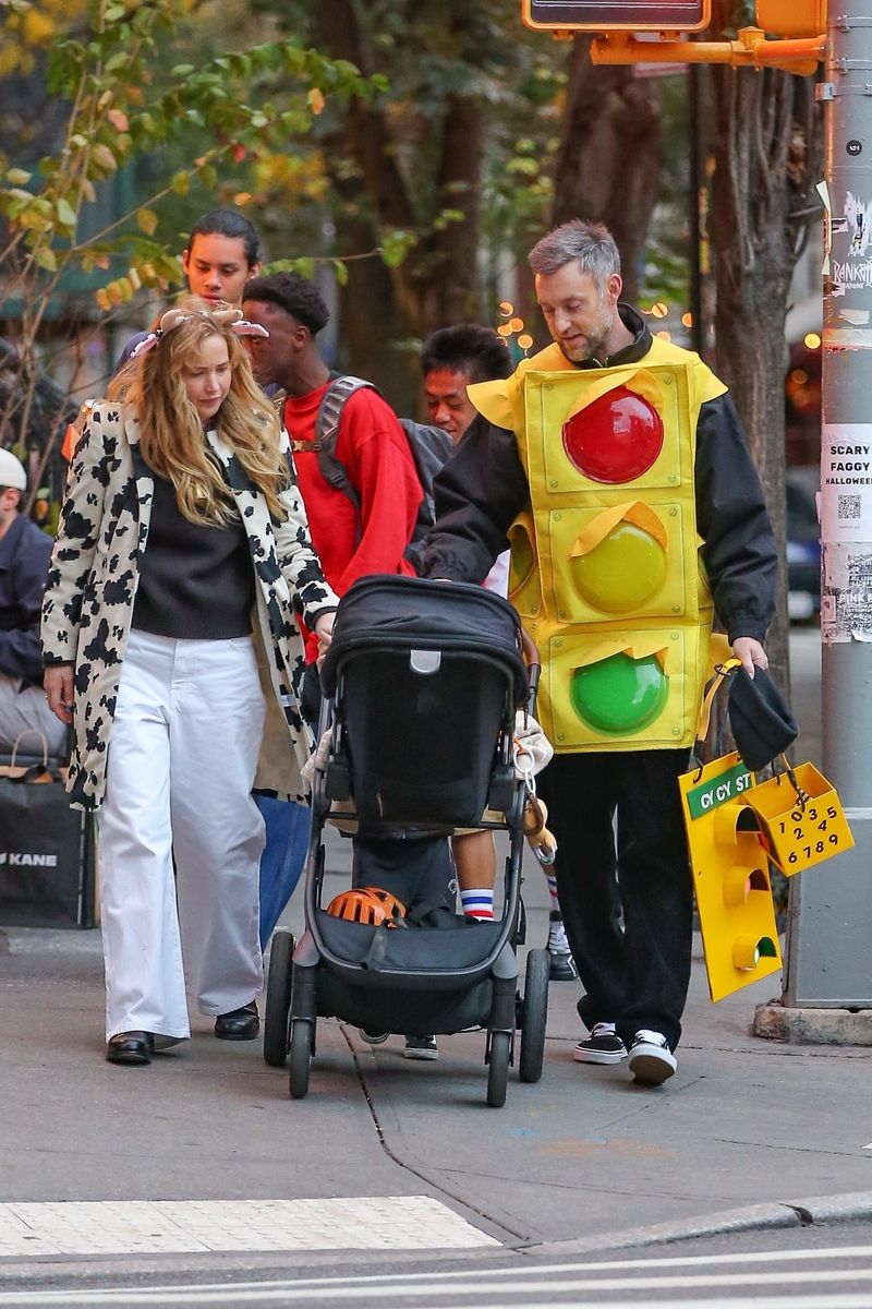 Jennifer Lawrence says this “15-minute” rule keeps her marriage ‘alive’