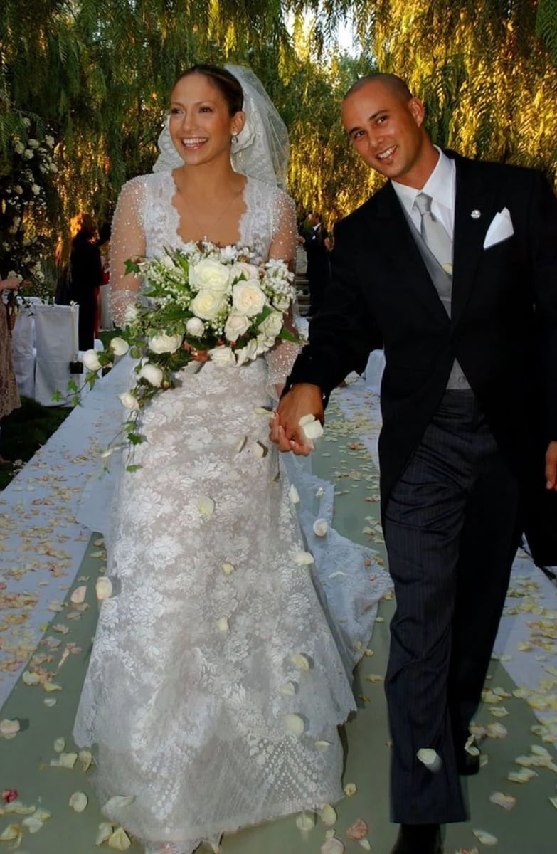 Jennifer Lopez’s 2001 wedding to Cris Judd featured an off-white Chantilly lace gown with a plunging neckline, designed personally by Valentino.