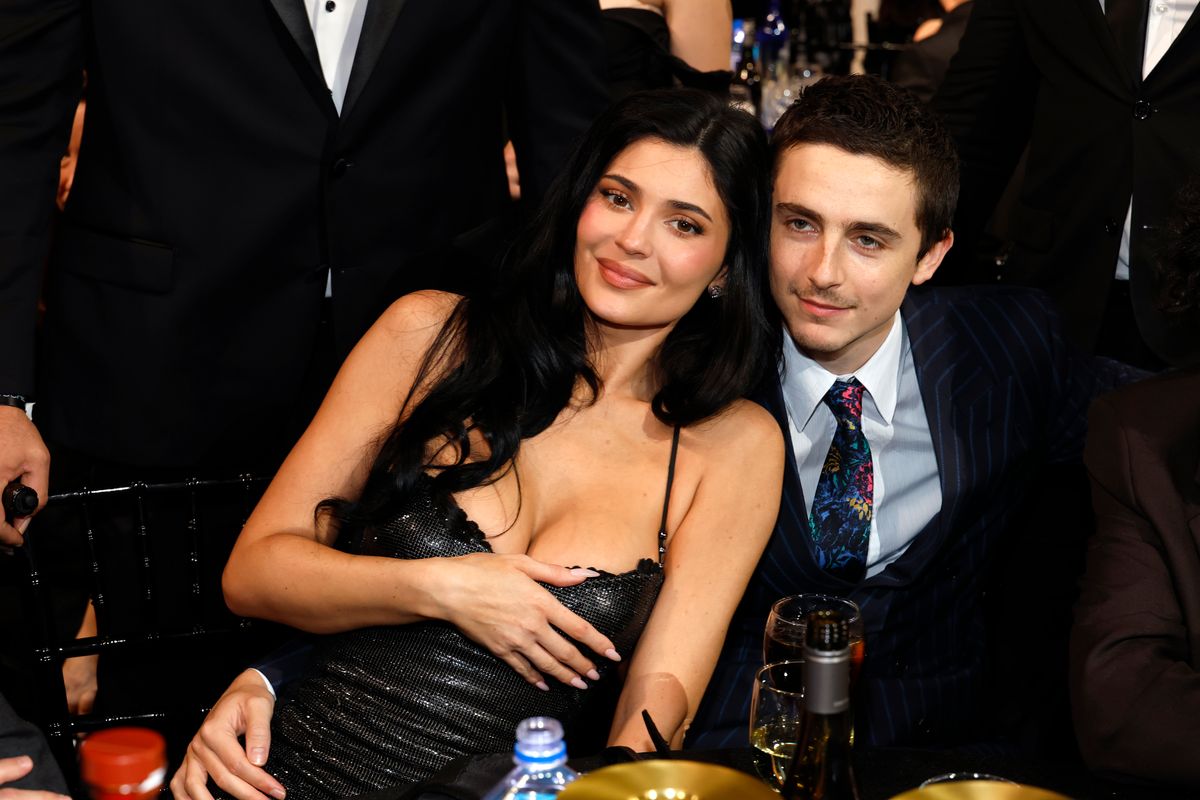SANTA MONICA, CALIFORNIA - JANUARY 04: (L-R) Kylie Jenner and TimothÃ©e Chalamet attend the 31st Annual Critics Choice Awards at Barker Hangar on January 04, 2026 in Santa Monica, California.  (Photo by Kevin Mazur/Getty Images for Critics Choice Association) 