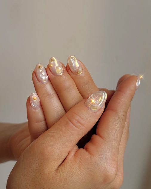  gold nails pearlescent manicure