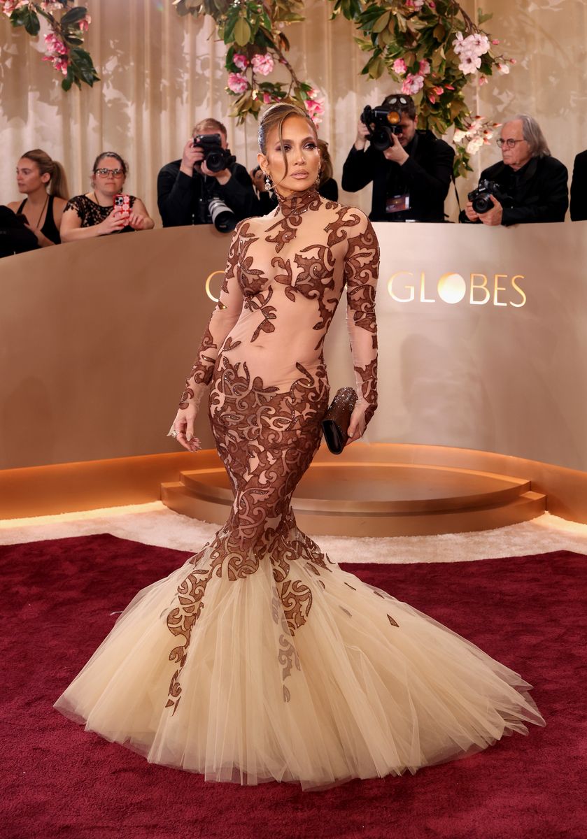 Jennifer Lopez did not just attend the 2026 Golden Globes. She turned the night into a full fashion moment