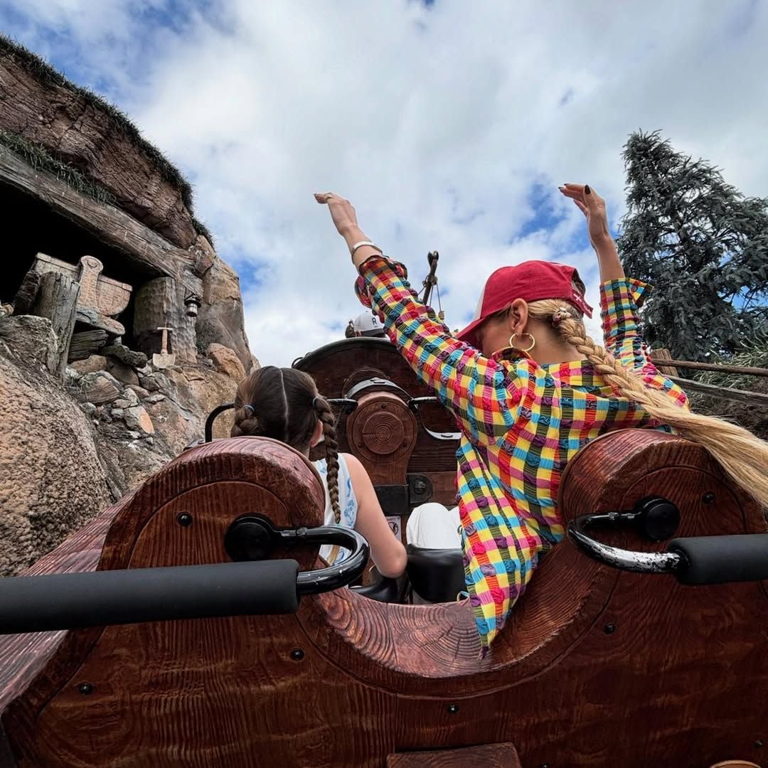 Bella and her niece Khai in Disneyland