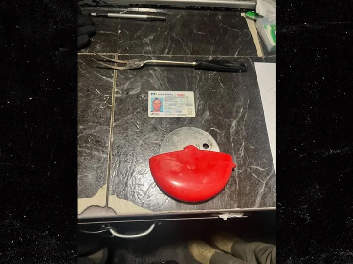 Luigi Mangione fan posed as FBI agent 1