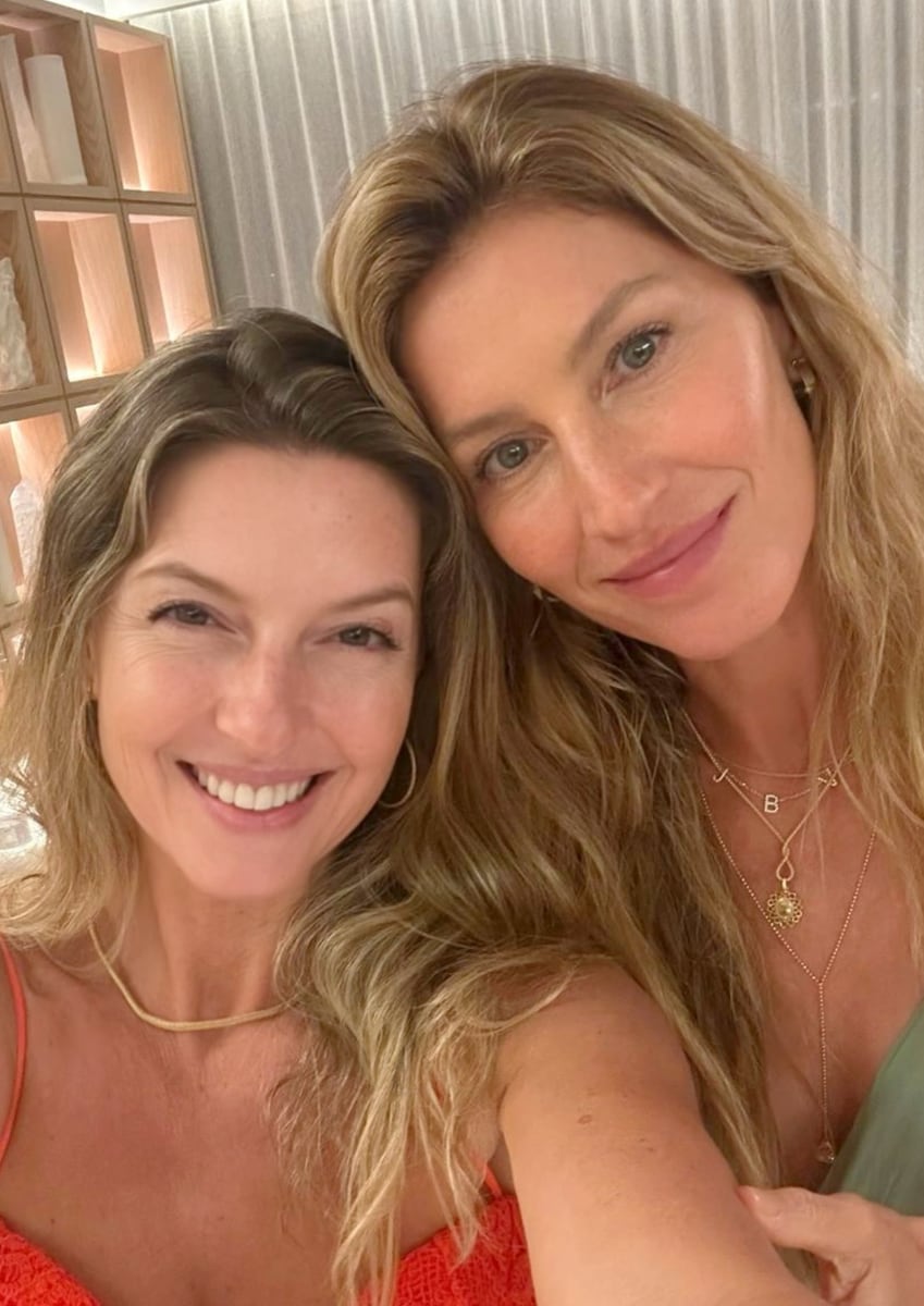 er twin sister Patricia, father Valdir Bündchen, and other family members also appeared, emphasizing the family-focused energy of the post.