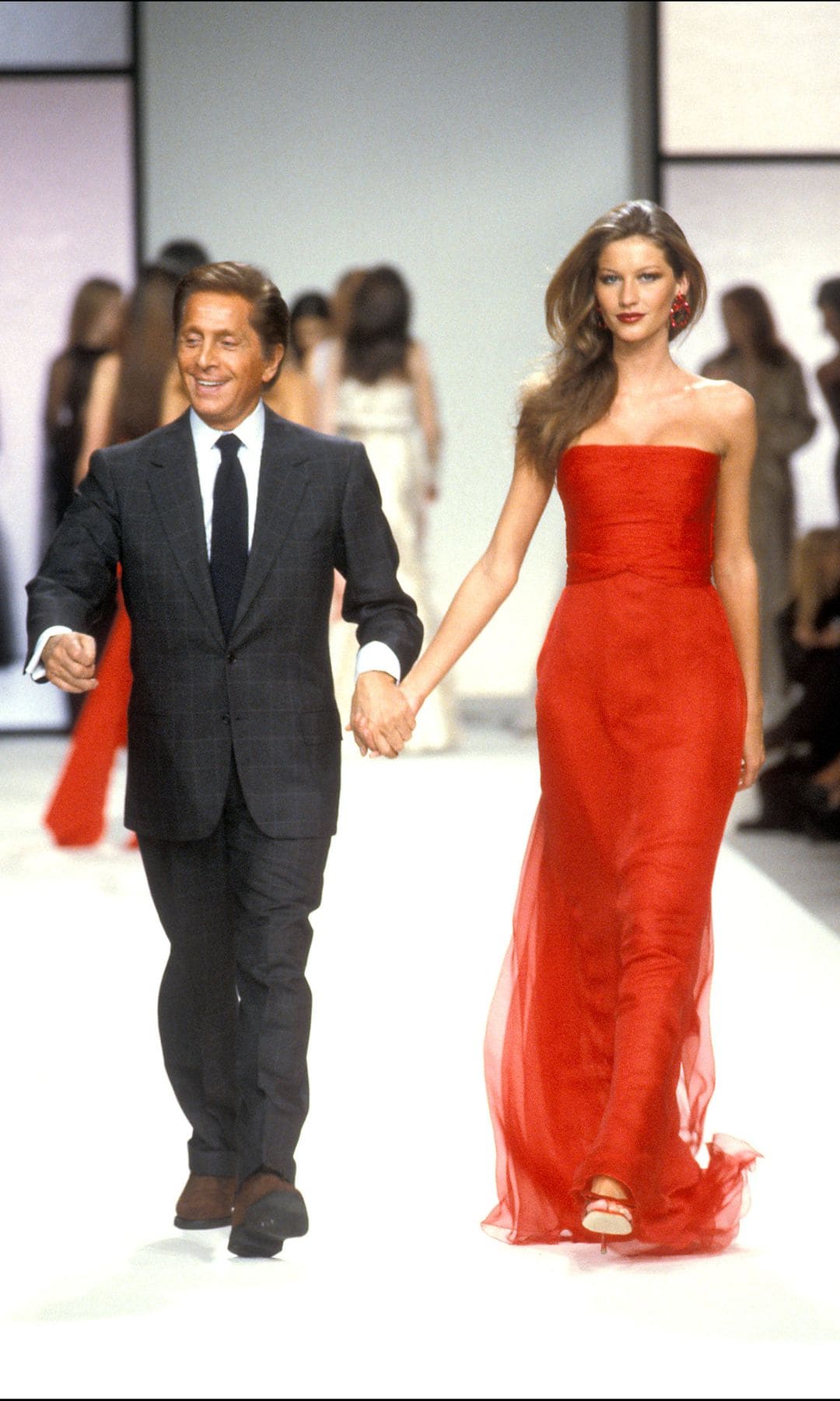 Gisele Bündchen and Valentino at his Fall-Winter 2000 - 2001 fashion show