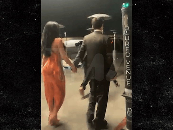 010425_kylie_jenner_timothee_chalamet_kiss_outside_primary