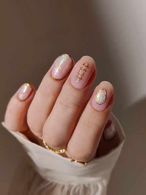 gold nails 3d design manicure