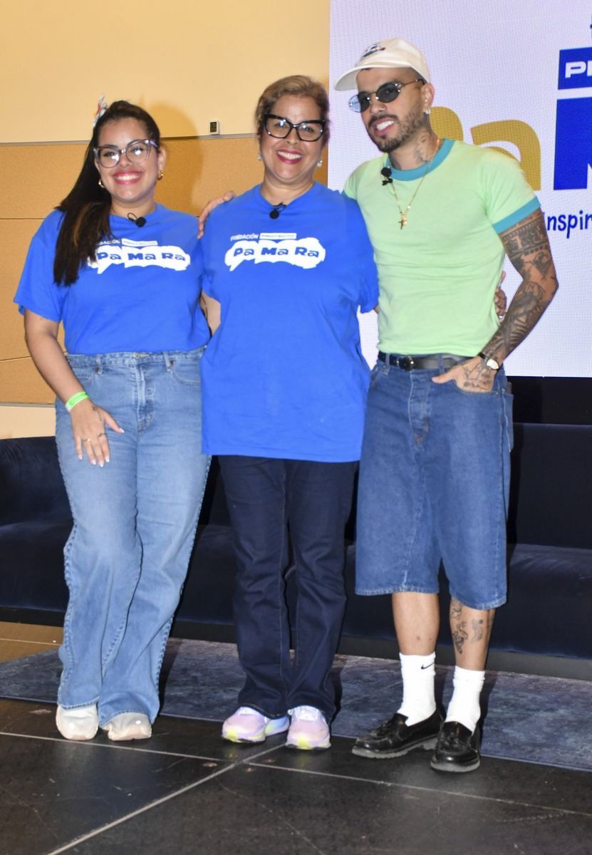 He was joined by his mother, María Nelly Ruiz Nieves, and his sister Paola María Ocasio Ruiz. 