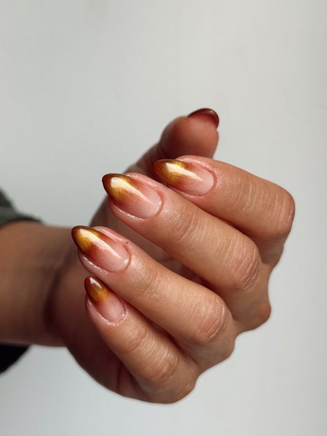 Ombre gradient gold nails 