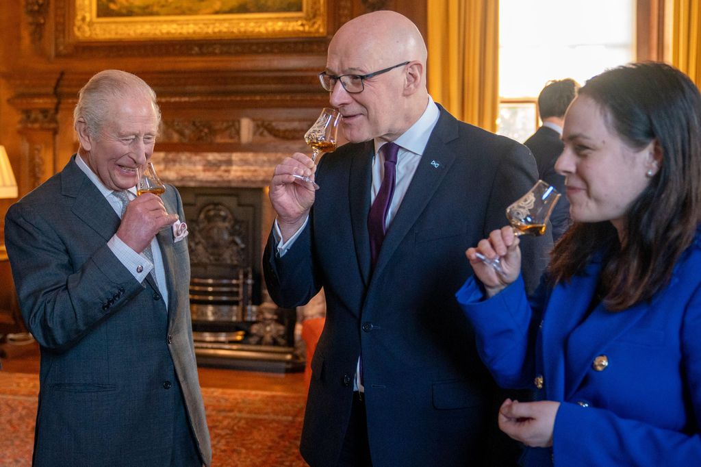 The King tasted whisky from Ian MacLeod Distillers with the First Minister of Scotland John Swinney and Deputy First Minister Kate Forbes 