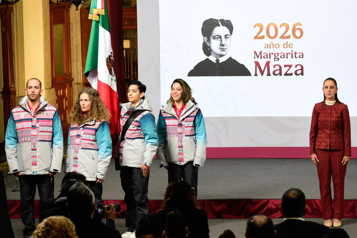 The President of Mexico, Claudia Sheinbaum Pardo, led the flag-raising ceremony for Donovan Carrillo, Sarah Schleper, Allan Corona, and Regina Martinez before Lesse joined the list