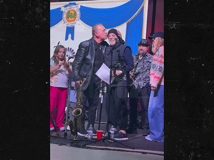 100325_billy_joel_kiss_primary