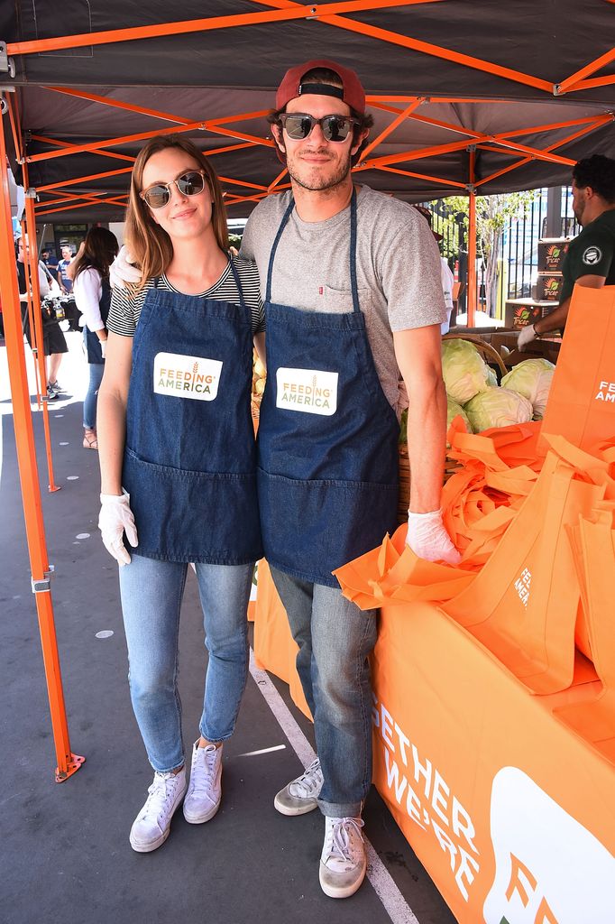 Leighton Meester and Adam Brody volunteer at Feeding America's Summer Hunger Awareness event At Para Los Ninos in Los Angeles on June 27, 2017 in Los Angeles, California