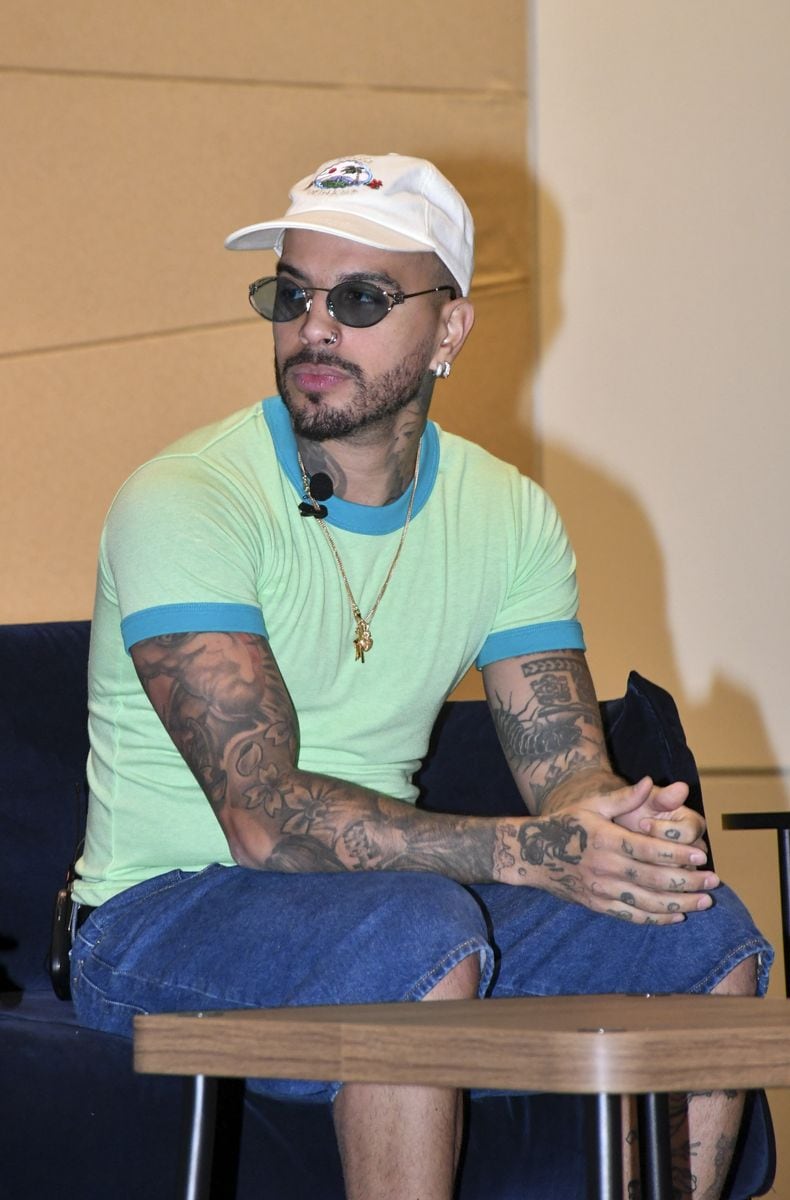 
Rauw Alejandro celebrated his annual Three Kings Day tradition by giving gifts to thousands of children at the Regalos Pa Los Míos 2026 event.