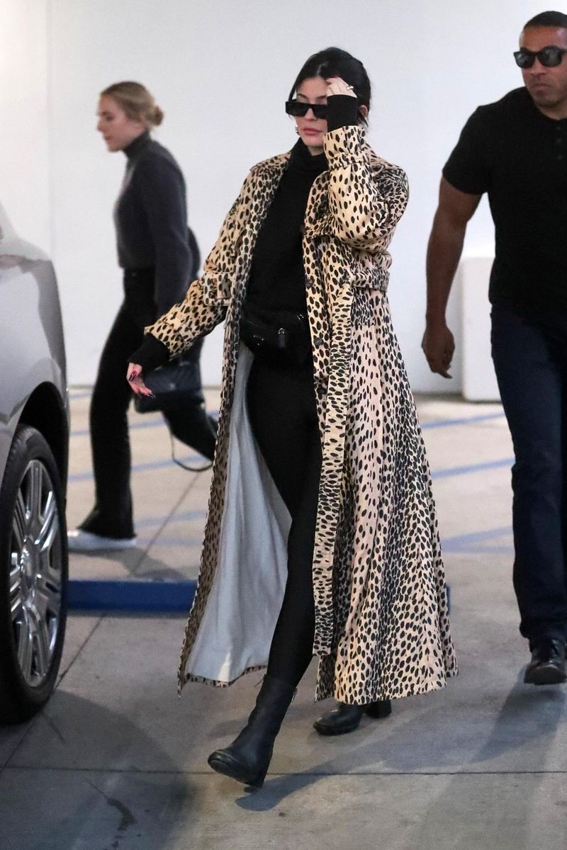 
Beverly Hills, CA  - *EXCLUSIVE*  - Makeup mogul, model, and reality star, Kylie Jenner, goes Christmas shopping at Moncler in Beverly Hills. Kylie was recently spotted with Travis Scott at a casino over Thanksgiving weekend.