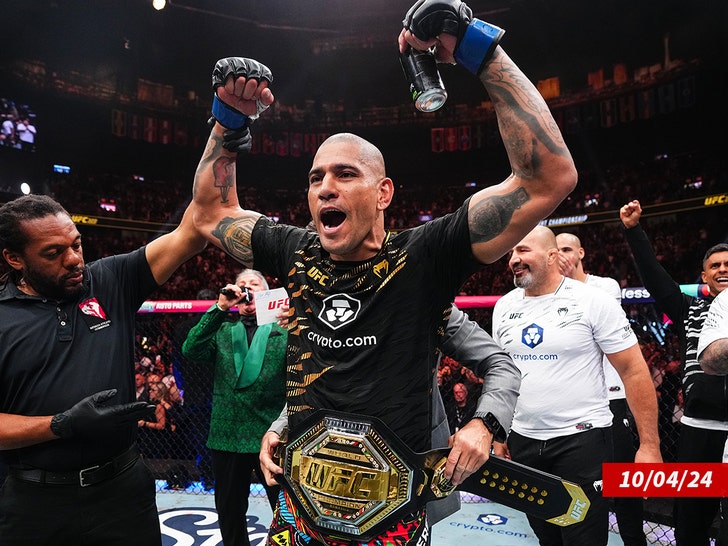 Alex Pereira of Brazil (R) punches Magomed Ankalaev getty 1