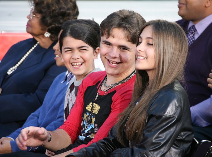 Michael Jackson’s Kids At Dad’s Handprint Ceremony