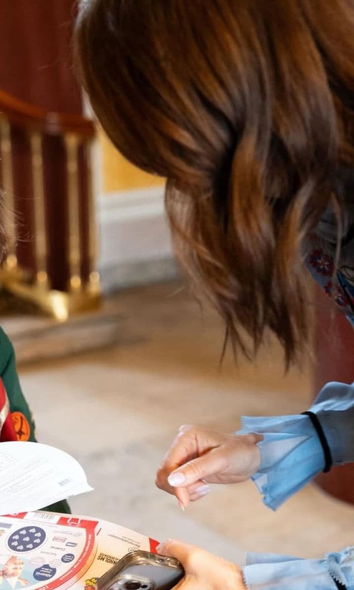 Queen Mary debuts youthful long bob in stunning new appearance