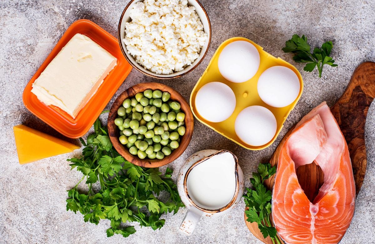 Various healthy foods containing vitamin D.