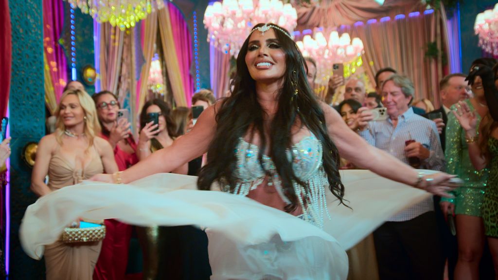 Taja Abitbol in episode 108 of Member's Only: Palm Beach