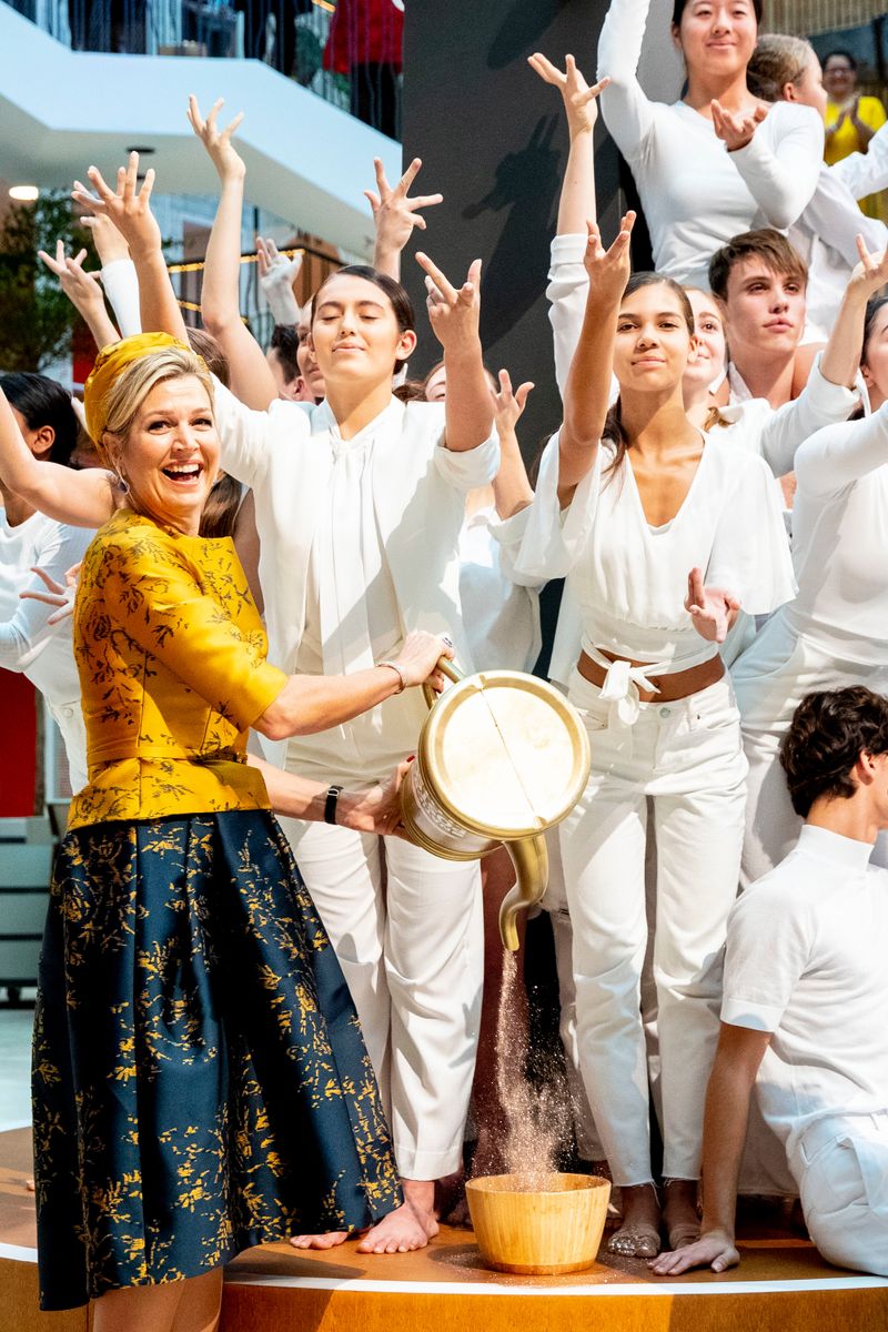 This isn’t the first time Queen Máxima has stunned in this combination. She debuted the look in 2018 during the opening of the new offices for the Dutch Charity Lotteries.