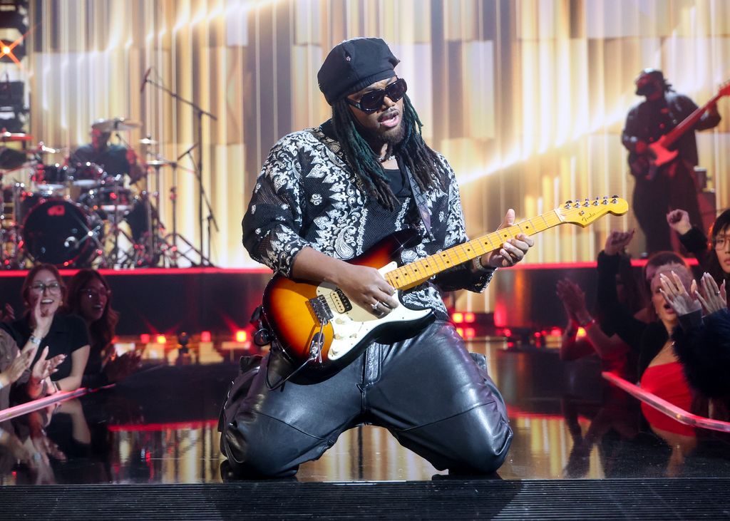  Leon Thomas III performs onstage at "Dick Clark's New Year's Rockin' Eve with Ryan Seacrest" 2026.