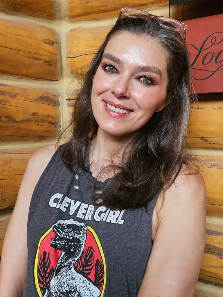 adrianne curry smiling gray shirt