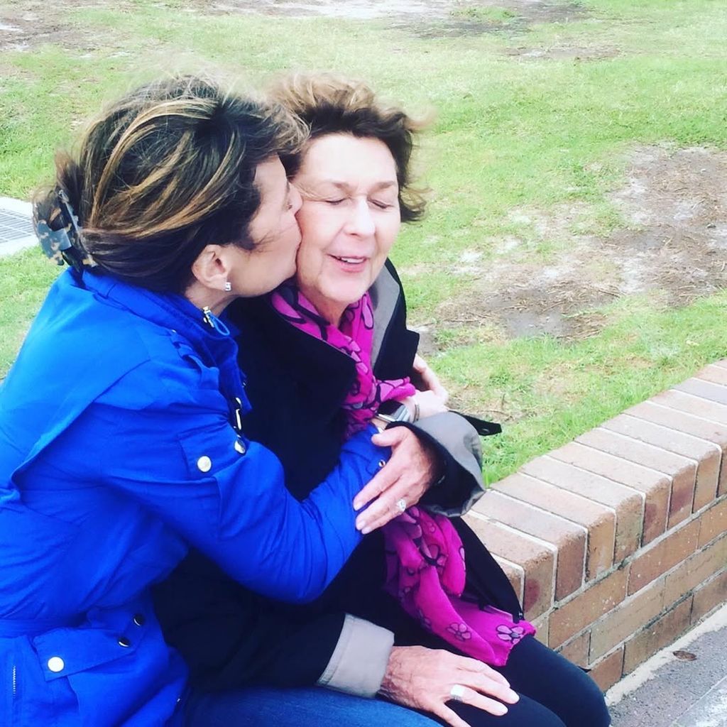 Savannah has flown out to Arizona to help look for her beloved mom 