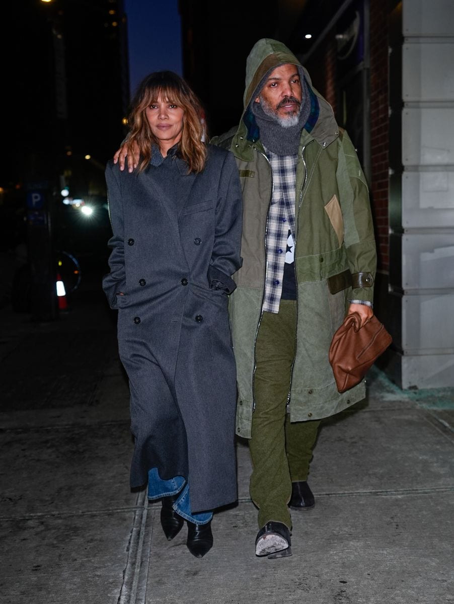  Halle Berry and Van Hunt are seen on February 2, 2026 in New York City. 