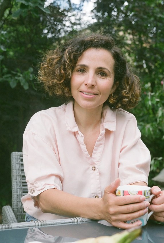 Nutritionist Zoe Hill smiling in a pink shirt