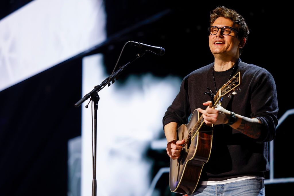 INGLEWOOD, CALIFORNIA - JANUARY 30: John Mayer performs onstage during the FIREAID Benefit Concert for California Fire Relief at The Kia Forum on January 30, 2025 in Inglewood, California.  (Photo by John Shearer/Getty Images for FIREAID)