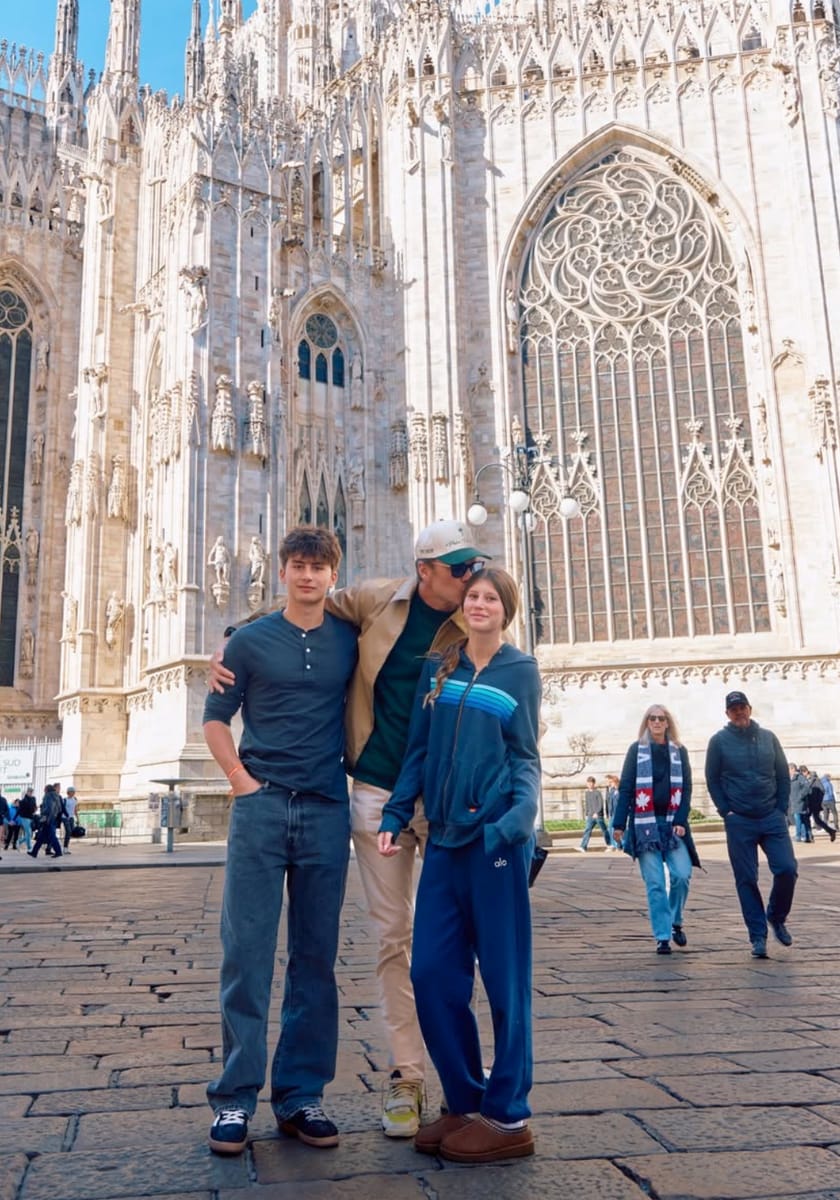 In the photos shared by her father from their time at the 2026 Winter Olympics, Vivian appears tall, poised, and strikingly similar to the Brazilian supermodel who defined an era of fashion. 