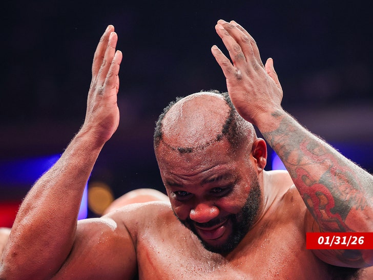 Jarrell Miller reacts to his toupee falling off i getty