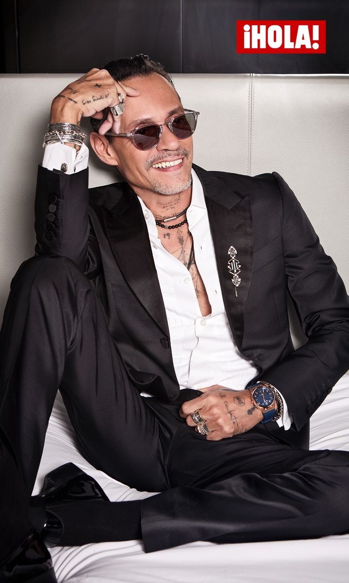 Photo: Jesús Cordero | Stylist: Irma Martínez | Makeup: Jamie Harper | Hair: Marcos Carrasquillo | Suit, shirt, and shoes: Tom Ford | Watch: Bulova | Bracelets, Buck Palmer, and rings: The Room Concept Store, John Hardy, and Vania and David | Pin: Maria Elena Head Pieces