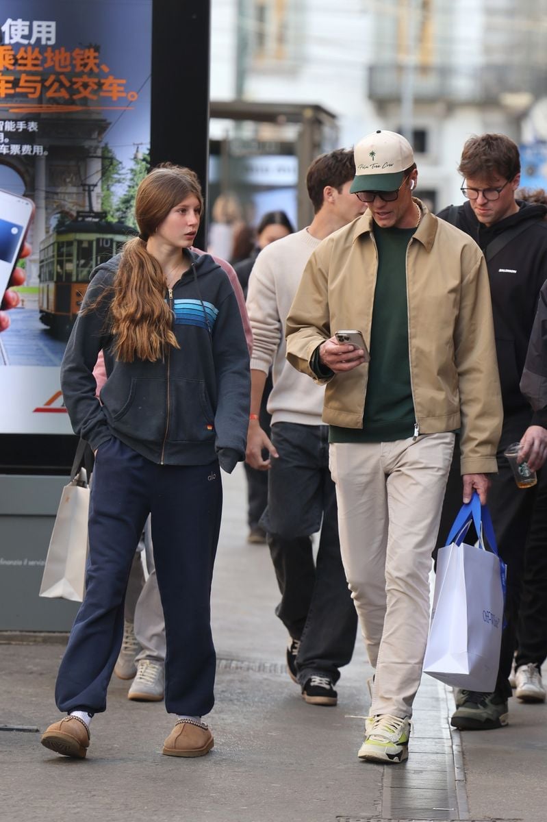 Vivian looked comfortable for their shopping trip, and tall!