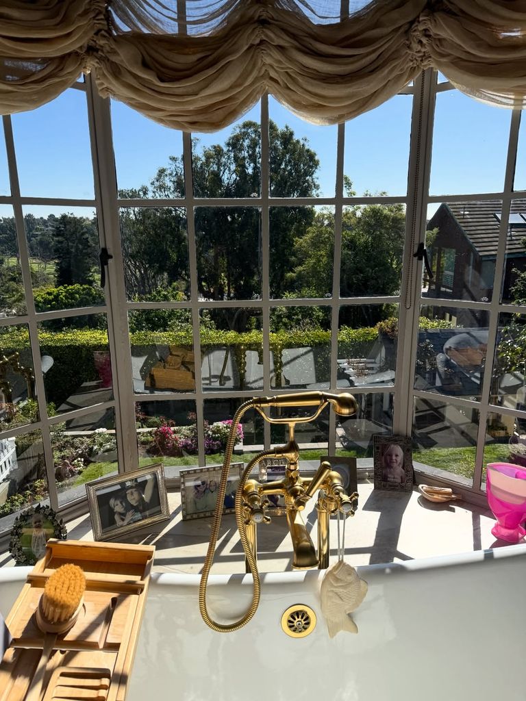 Kate Hudson's bathroom